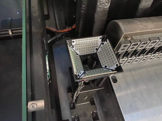 Точность скорости установки машины 40000 КПХ выбора и места Смт 8 сопл ручная высокая